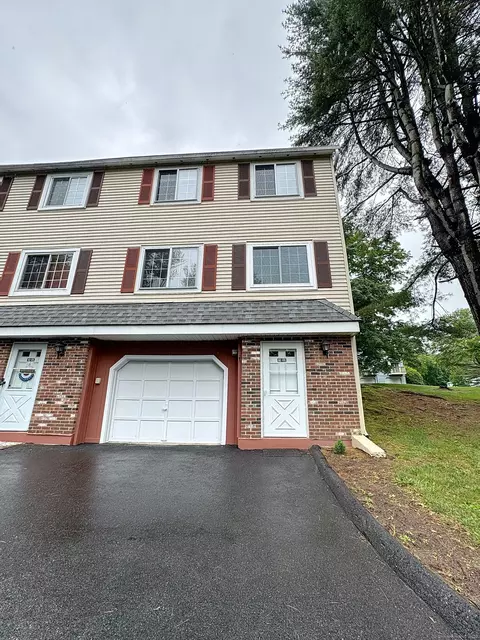 92 Cynthia Ln #B6, Middletown, CT 06457