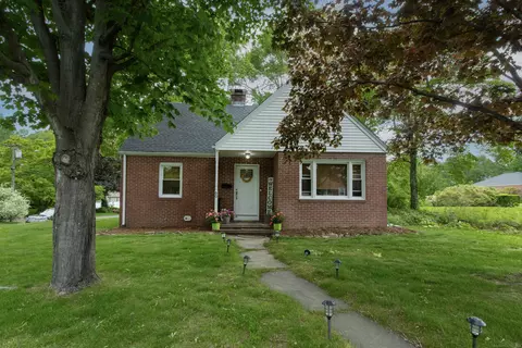 60 Palmer Rd, Branford, CT 06405