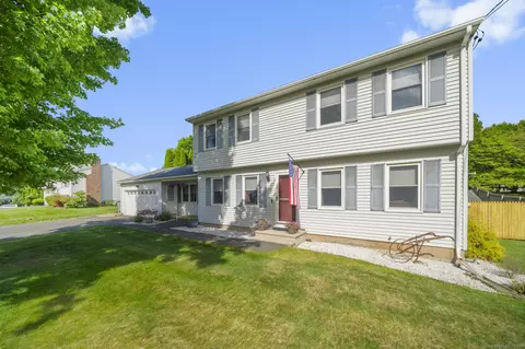 18 Kimberly Dr, Enfield, CT 06082
