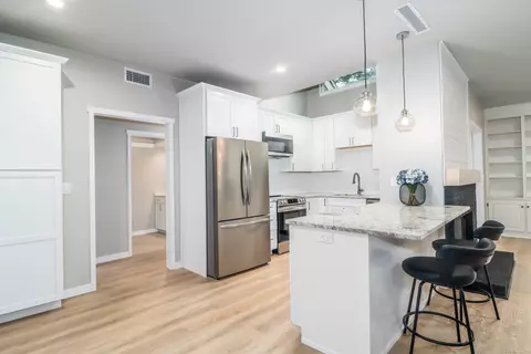 345 Heritage Vlg #B, Southbury, CT 06488