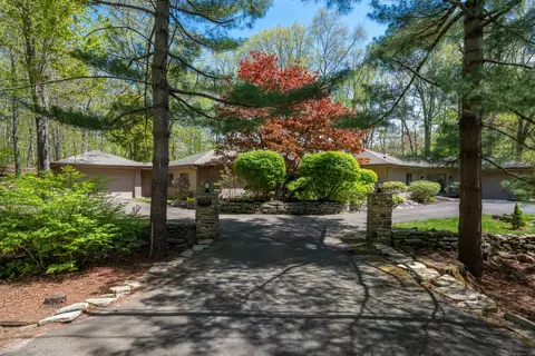 291 Peddlers Rd, Guilford, CT 06437