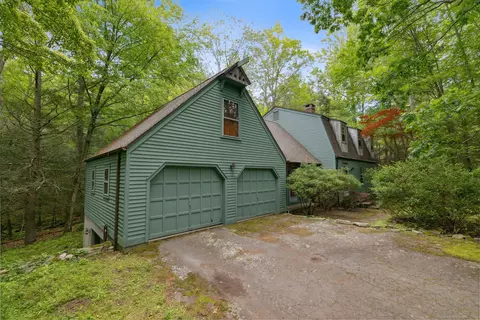 36 Valley Ridge Dr, Higganum, CT 06441