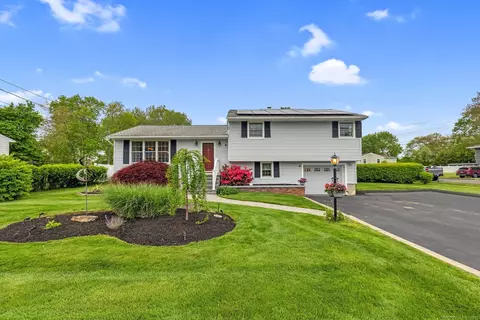 153 Longmeadow Dr, Wolcott, CT 06716