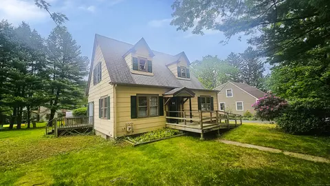 19 Weymouth Rd, Enfield, CT 06082