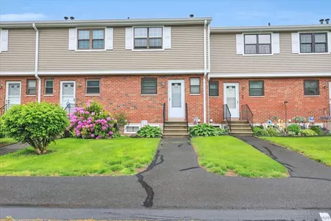 165 Hampton Ct #165, Newington, CT 06111