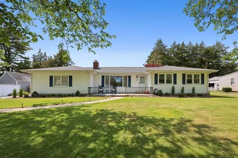 47 Great Hammock Rd, Old Saybrook, CT 06475