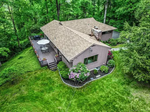73 Tanton Hill Rd, Ridgefield, CT 06877