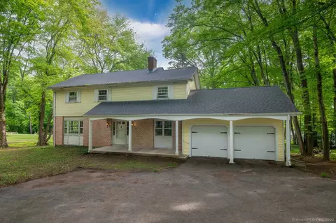 949 Long Hill Rd, Guilford, CT 06437