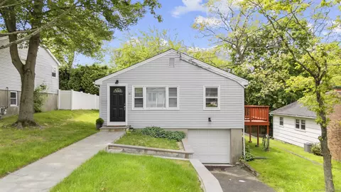 37 Rena Pl, Fairfield, CT 06825