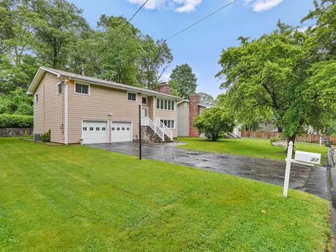 37 Windsor Ln, Cos Cob, CT 06807