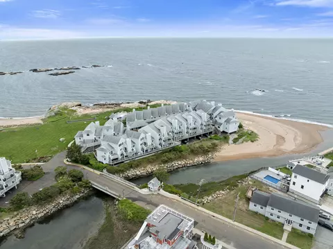 1 Mansfield Grove Rd #205, East Haven, CT 06512