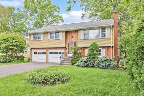 93 Bunce Rd, Wethersfield, CT 06109