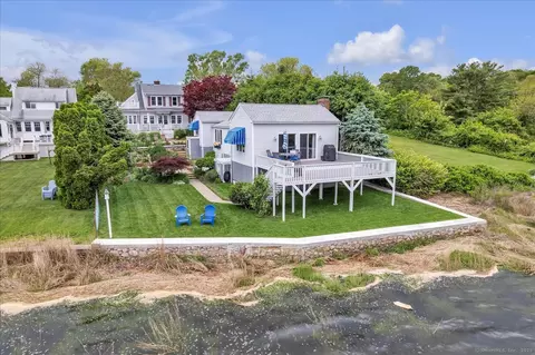376 Parkside Dr, Warwick, RI 02888