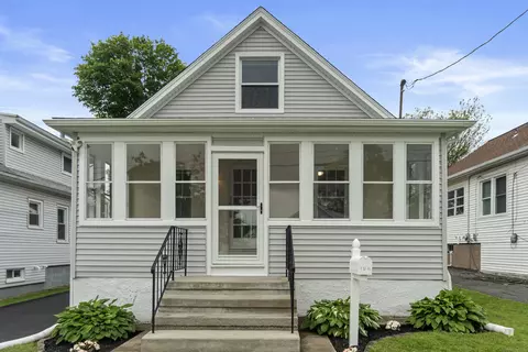 128 Grove Pl, West Haven, CT 06516