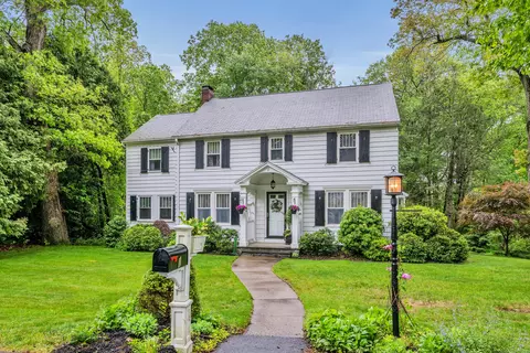 1 Stevens Rd, Middlebury, CT 06762