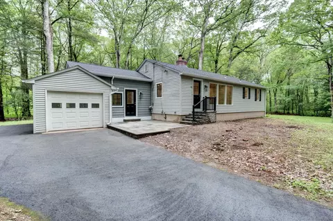 33 White Oak Ln, Woodbridge, CT 06525