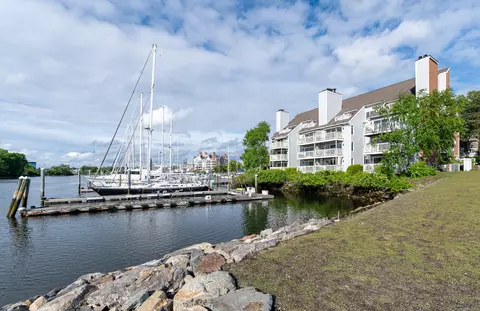 123 Harbor Dr #410, Stamford, CT 06902
