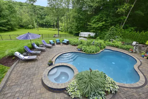 223 Barlow Cemetery Rd, Woodstock, CT 06281