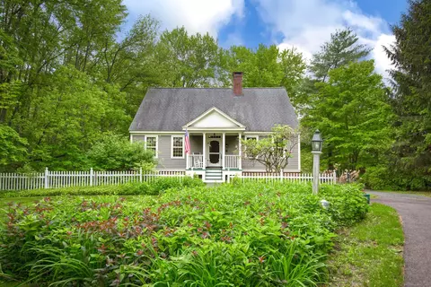 440 Mapleton Ave, Suffield, CT 06078