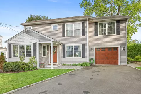 10 Lee Ct, Milford, CT 06460