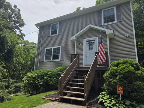 141 Grove St, Shelton, CT 06484
