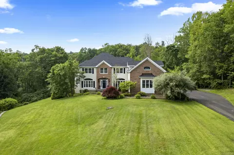 35 Pleasant Dr, Southbury, CT 06488
