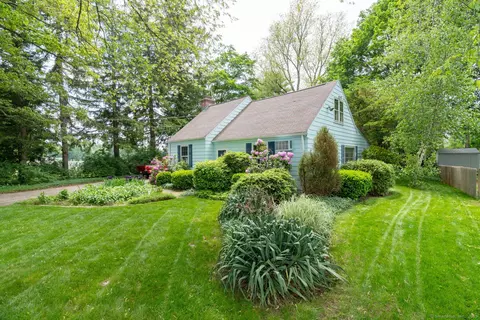 216 Belleview Ave, Southington, CT 06489