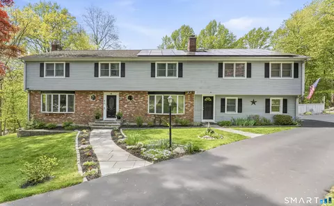 80 Mariner Cir, Trumbull, CT 06611