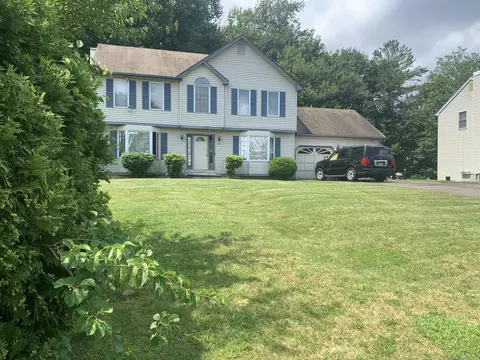 58 Amanda Cir, Windsor, CT 06095