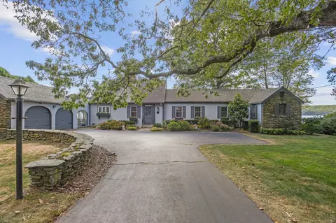 65 Neptune Dr, Groton, CT 06340