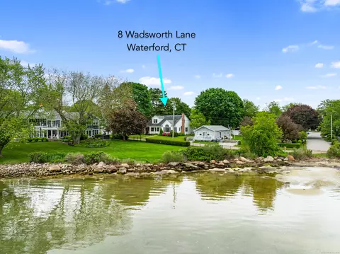8 Wadsworth Ln, Waterford, CT 06385