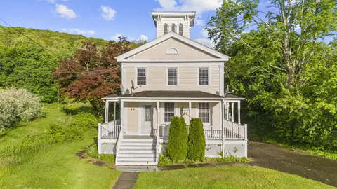 19 Elm St, Ansonia, CT 06401