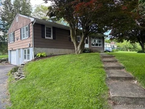 127 Stockhouse Rd, Bozrah, CT 06334