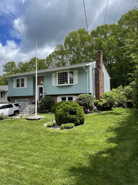322 Beth Ln, Waterbury, CT 06705