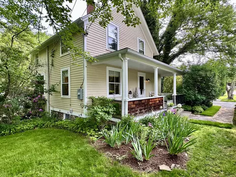 137 Main St, Chester, CT 06412