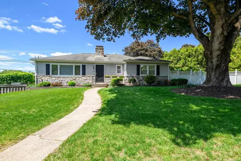 28 Sherry Ln, Danbury, CT 06811