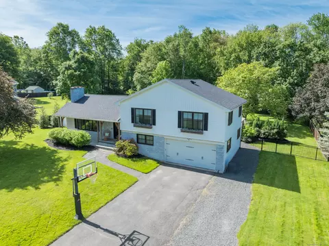 59 Poole Rd, Suffield, CT 06078
