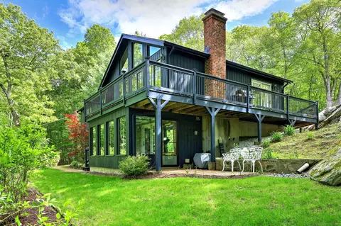 26 Freedman Ln, Monroe, CT 06468