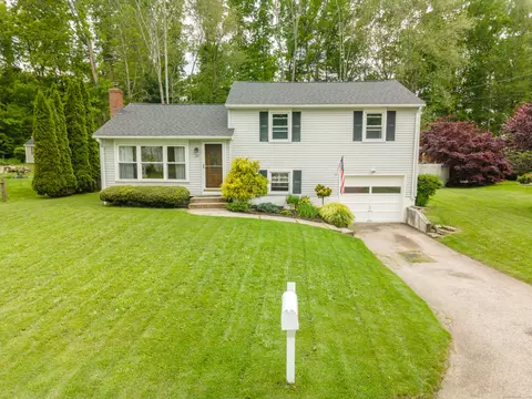 25 Meadow Wood Dr, North Stonington, CT 06359