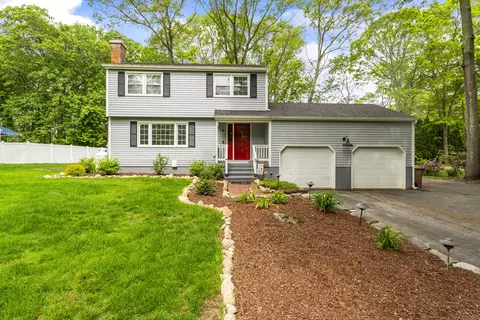 6 Stoneywood Dr, Niantic, CT 06357