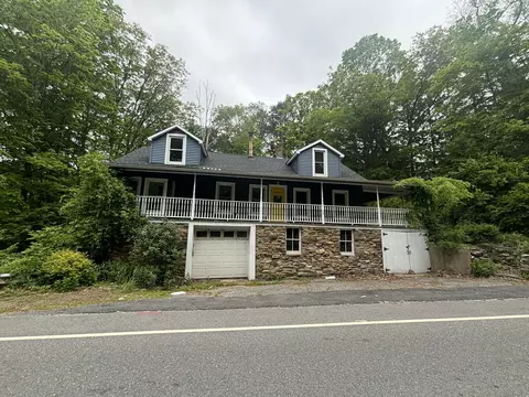 29 Middle Tpke, Mansfield, CT 06268