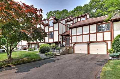 690 Forest Rd #442, West Haven, CT 06516