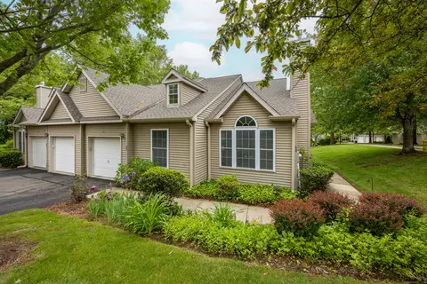 25 Hamden Hills Dr #60, Hamden, CT 06518