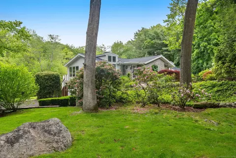 50 Parish Rd N, New Canaan, CT 06840