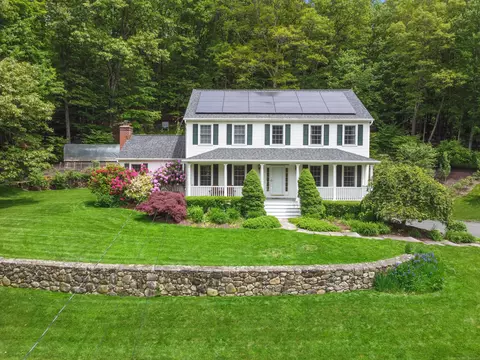22 Gelding Hill Rd, Sandy Hook, CT 06482