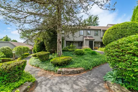 57 Heritage Vlg #C, Southbury, CT 06488