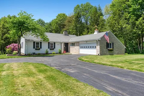 401 Russell Ave, Suffield, CT 06078