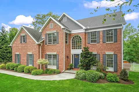 975 Flintlock Rd, Southport, CT 06890