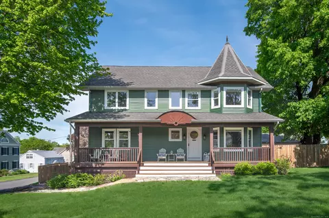 16 Mountain View Ave, Ridgefield, CT 06877