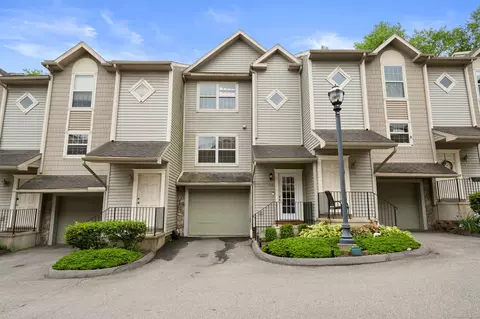 19 Hawthorne Dr #124, New London, CT 06320